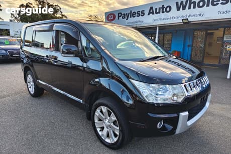 2010 Mitsubishi Delica Commercial
