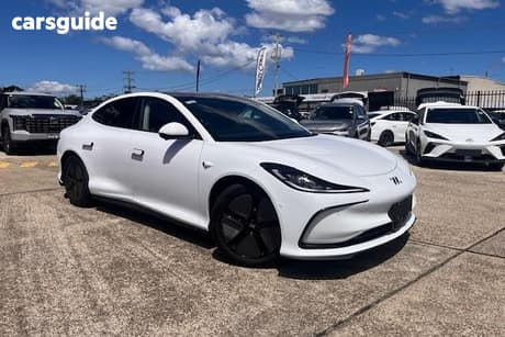 White 2025 MG Im5 Sedan Premium