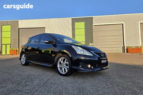 Black 2013 Nissan Pulsar Hatchback Sss