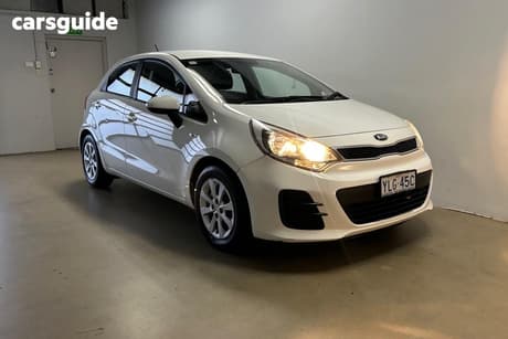 White 2016 Kia RIO Hatchback S
