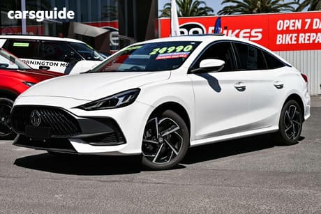 White 2025 MG MG5 Sedan Essence