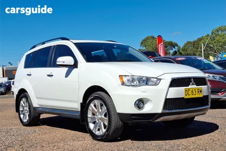 White 2011 Mitsubishi Outlander Wagon Vr-X