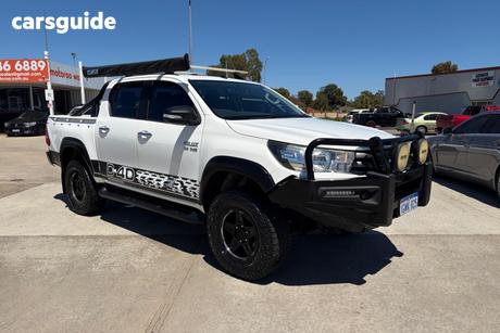 White 2015 Toyota Hilux Dual Cab Chassis Sr (4X4)