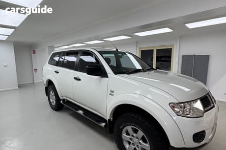 White 2012 Mitsubishi Challenger Wagon (4X4)