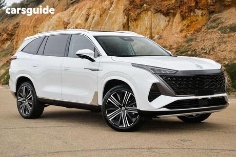 White 2025 MG Qs Wagon Essence Awd