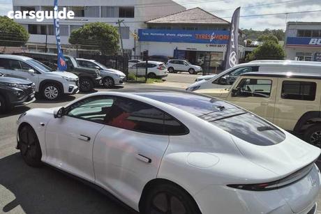 White 2025 MG Im6 Wagon Platinum