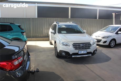 White 2016 Subaru Outback Wagon 2.5I