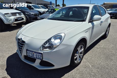 White 2015 Alfa Romeo Giulietta Hatchback Progression