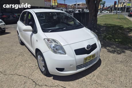 White 2008 Toyota Yaris Hatchback Yr