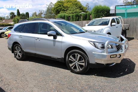 White 2018 Subaru Outback Wagon 2.5I