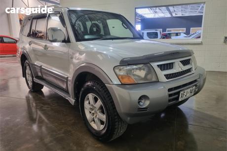 White 2005 Mitsubishi Pajero Wagon Gls Platinum