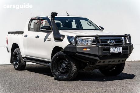 White 2016 Toyota Hilux Dual Cab Chassis Sr (4X4)