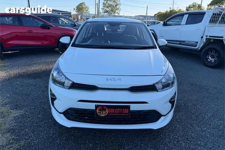 White 2022 Kia RIO Hatchback S