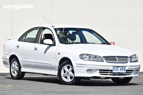 White 2000 Nissan Pulsar Sedan Q