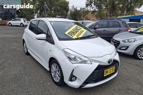 White 2017 Toyota Yaris Hatchback Zr
