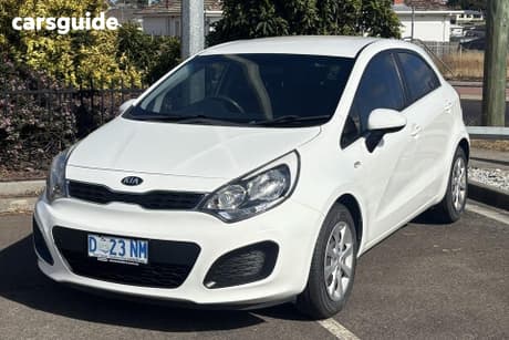 White 2013 Kia RIO Hatchback S
