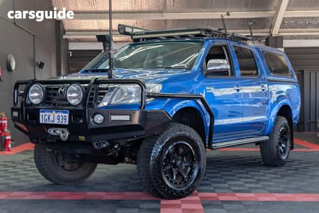 Blue 2014 Toyota Hilux Dual Cab Pick-up Sr5 (4X4)