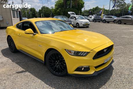 Yellow 2017 Ford Mustang Coupe Fastback Gt 5.0 V8