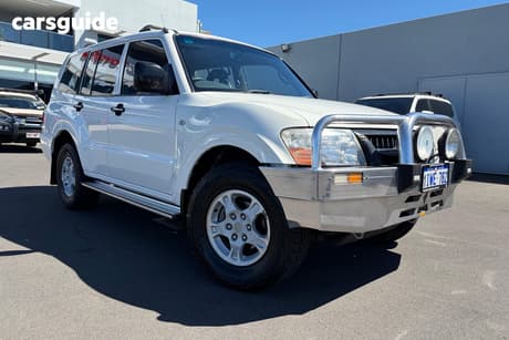 White 2004 Mitsubishi Pajero Wagon Glx Lwb (4X4)