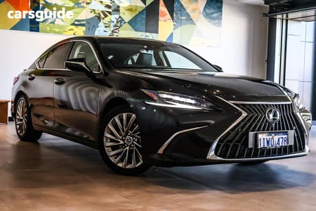 Black 2024 Lexus ES300H Sedan Sports Luxury (Hybrid)