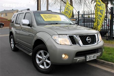 Gold 2011 Nissan Pathfinder Wagon St-L (4X4)
