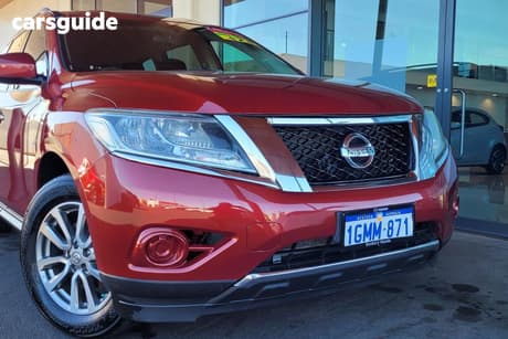 Red 2016 Nissan Pathfinder Wagon St (4X4)