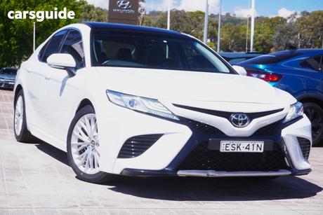 White 2019 Toyota Camry Sedan Sl