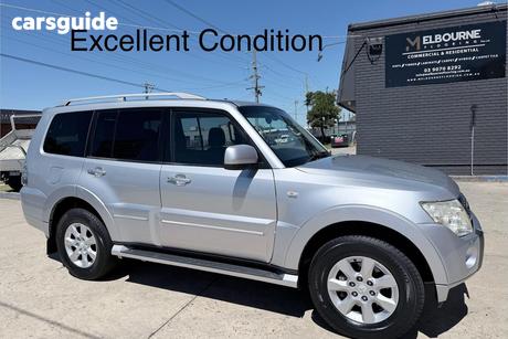 Silver 2010 Mitsubishi Pajero Wagon Platinum Edition