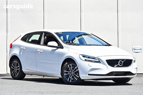 White 2018 Volvo V40 Hatchback T3 Momentum