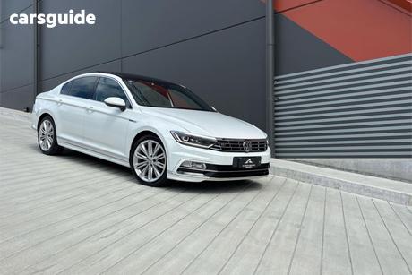 White 2016 Volkswagen Passat Sedan 206Tsi R-Line