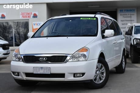 White 2012 Kia Grand Carnival Wagon Si
