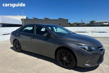 Grey 2017 Toyota Camry Sedan Rz S.E.