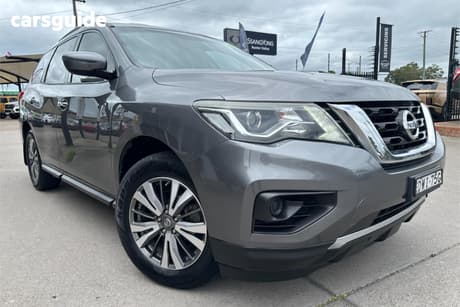 Green 2018 Nissan Pathfinder Wagon St (4X2)