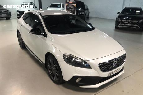 White 2013 Volvo V40 Hatchback T5 Cross Country