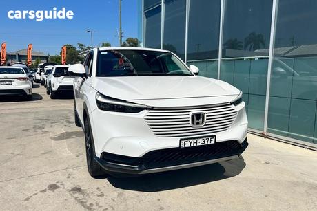 White 2022 Honda HR-V SUV