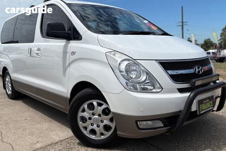 White 2014 Hyundai Imax Wagon