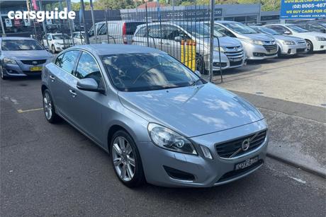 Silver 2011 Volvo S60 Sedan T6