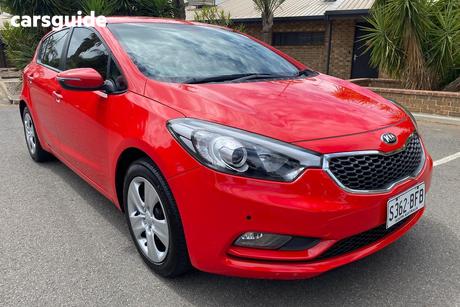 Red 2015 Kia Cerato Hatchback S