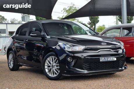 Black 2017 Kia RIO Hatchback Sli