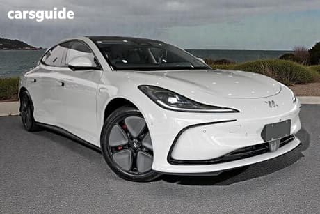 White 2025 MG Im5 Sedan Premium