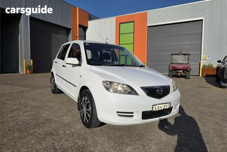 White 2004 Mazda 2 Hatchback Neo