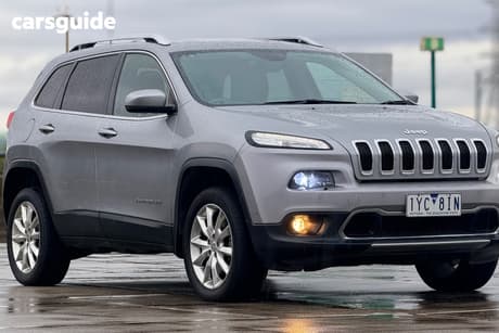 Silver 2016 Jeep Cherokee Wagon Limited (4X4)