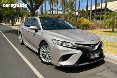 Silver 2017 Toyota Camry Sedan Sl