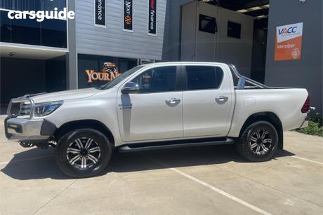 White 2016 Toyota Hilux Dual Cab Utility Sr5 (4X4)