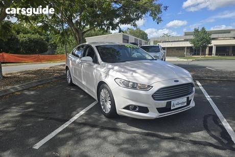 White 2015 Ford Mondeo Hatchback Trend Tdci