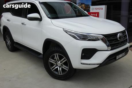 White 2023 Toyota Fortuner Wagon Gxl Premium Interior