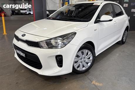 White 2018 Kia RIO Hatchback S