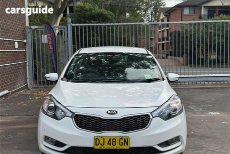 White 2015 Kia Cerato Hatchback S