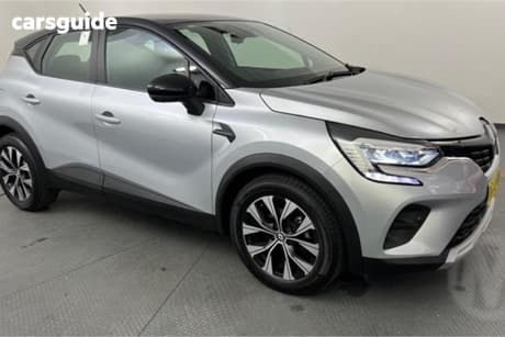 Silver 2022 Renault Captur Wagon Zen