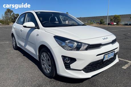 White 2022 Kia RIO Hatchback S